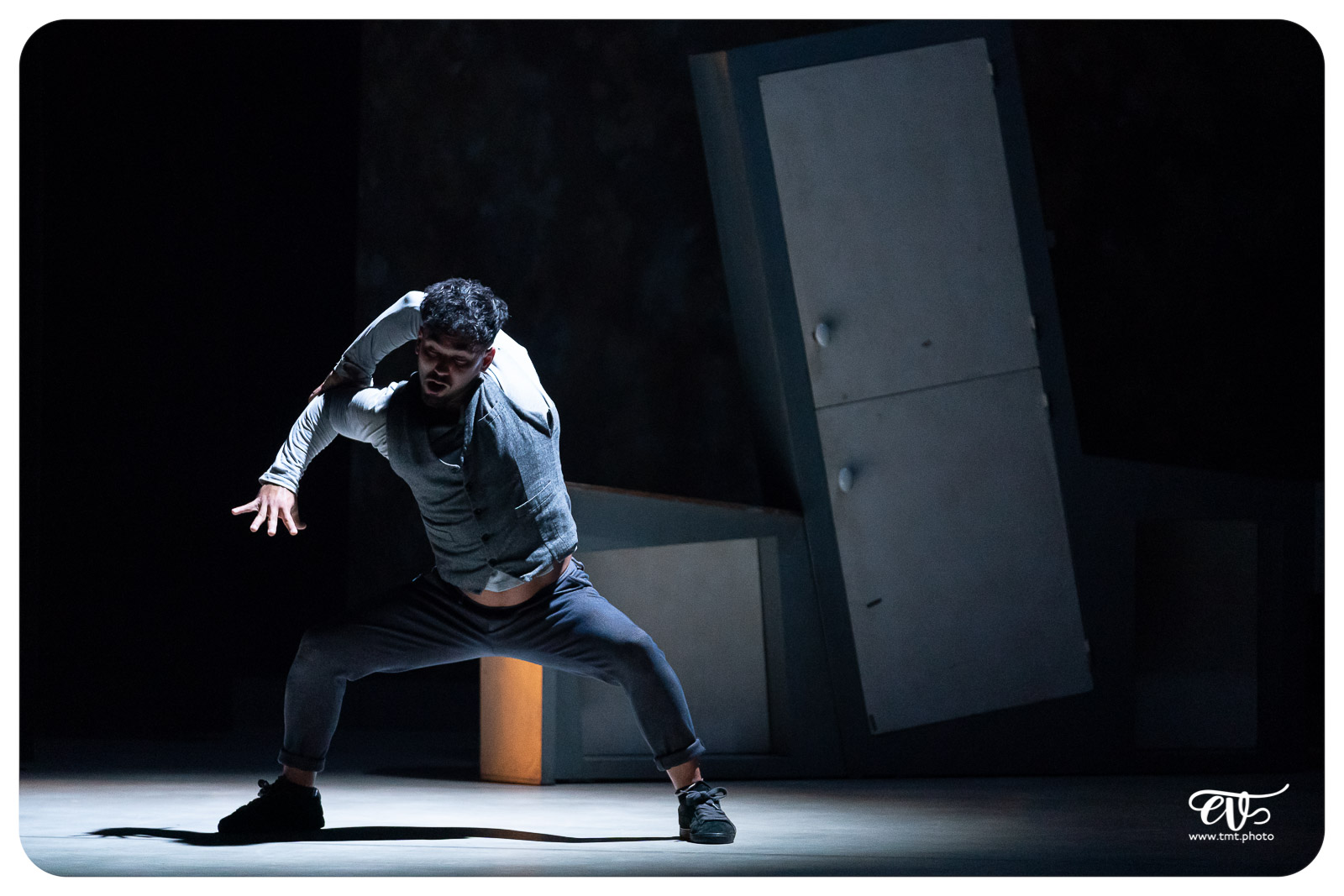 SUR LE FIL (CIE PYRAMID)